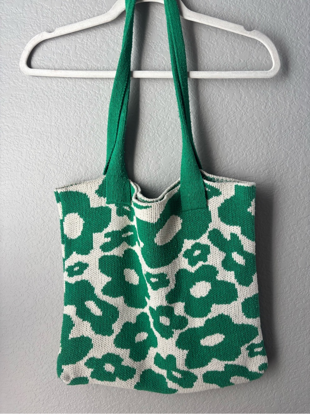 Green retro style tote bag